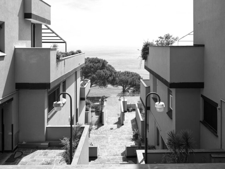 Nel Ponente ligure il festival “Abitare la vacanza. Architetture per il tempo liberato”