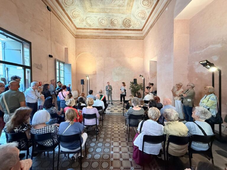 Chiavari, taglio del nastro dopo il restyling per l’antica Farmacia dei frati