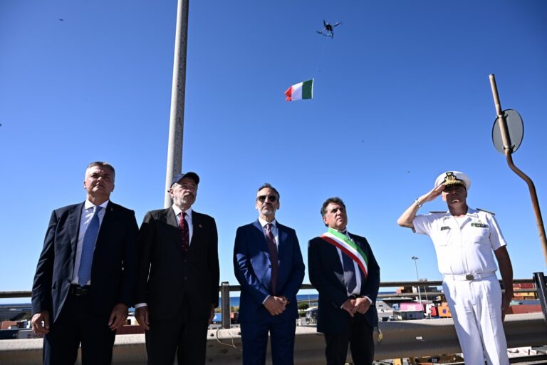 0729 viadotto Pra foto bandiera