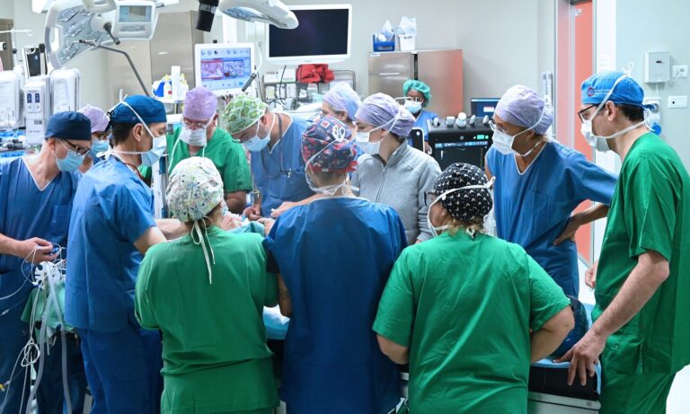 Gemelle siamesi separate al Gaslini: pazienti estubate e decorso clinico favorevole