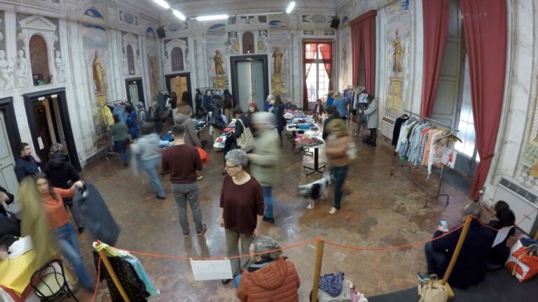 A Pegli swap party per scambiare abiti usati ancora in buono stato
