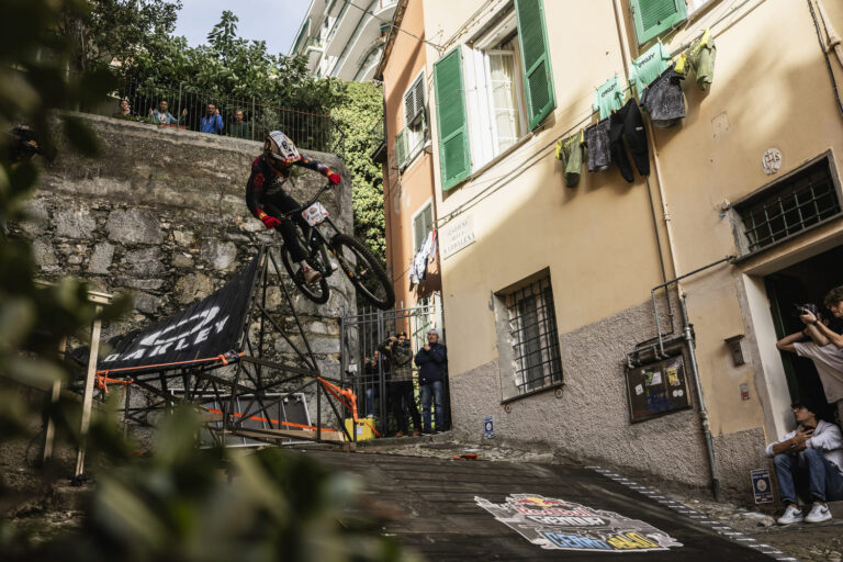Red Bull Cerro Abajo 2025, tre giorni di festa a Genova: village, prove libere e gara dal 22 al 24 agosto