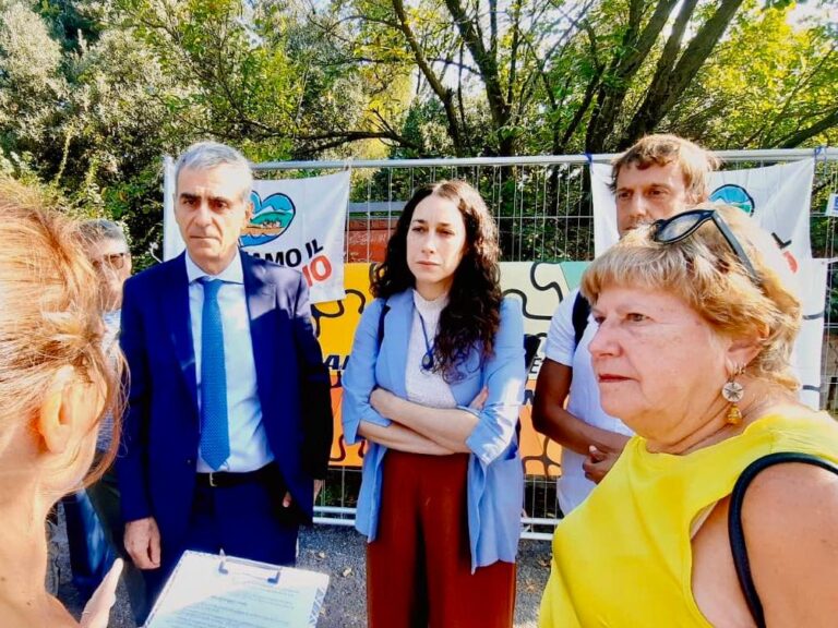 Stazione di arrivo funicolare Zecca-Righi a Genova: confronto tra comitati e assessori comunali