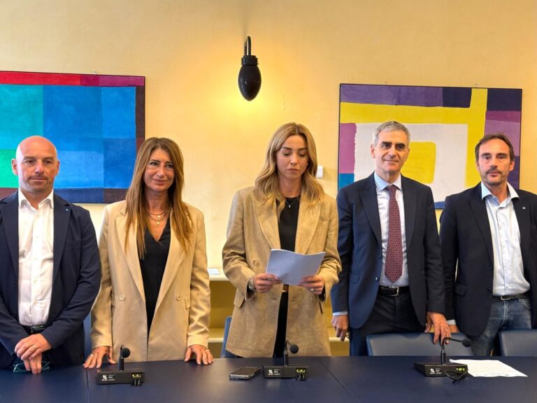 Lavoro, siglato il protocollo di relazioni sindacali tra Comune di Genova e Cgil, Cisl e Uil