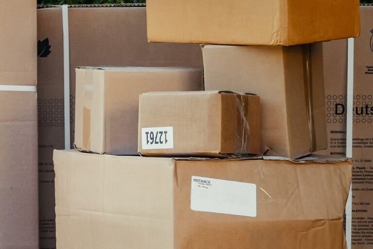 King Colis, a Genova in vendita i pacchi non consegnati dagli ecommerce