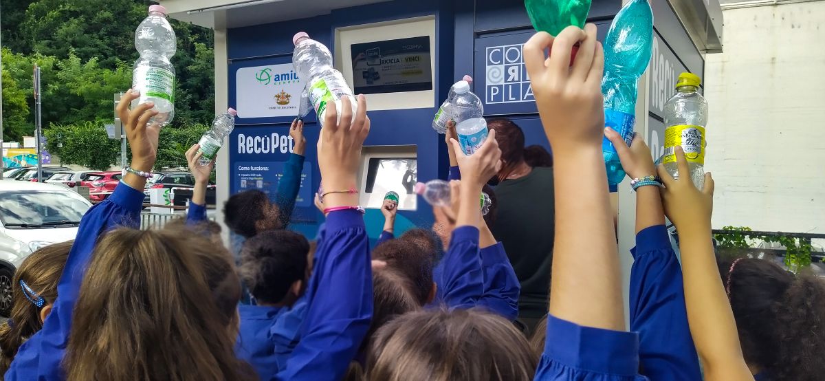 Amiu, inaugurato a Pontedecimo l’ecocompattatore RecoPet per bottiglie