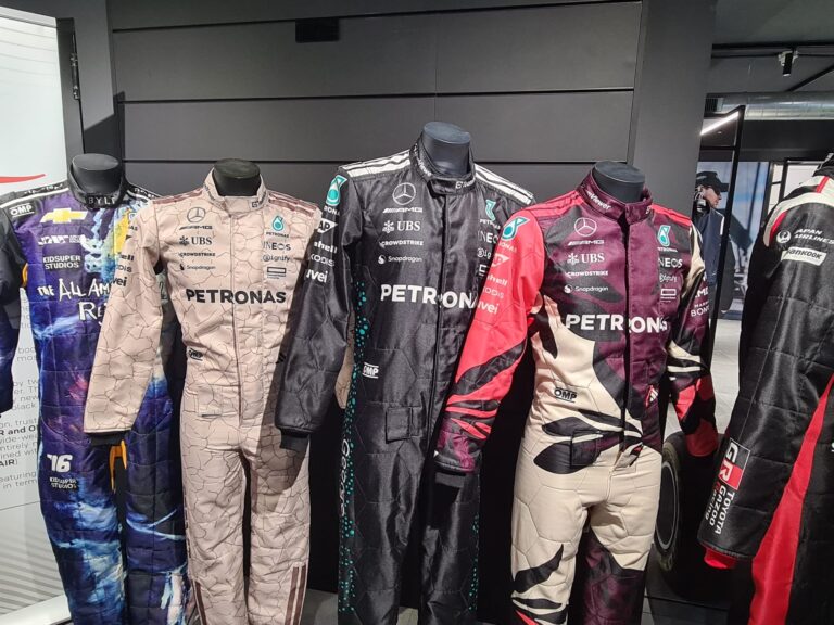 Nello stabilimento di Racing Force, dove l’alta tecnologia si unisce alle lavorazioni a mano