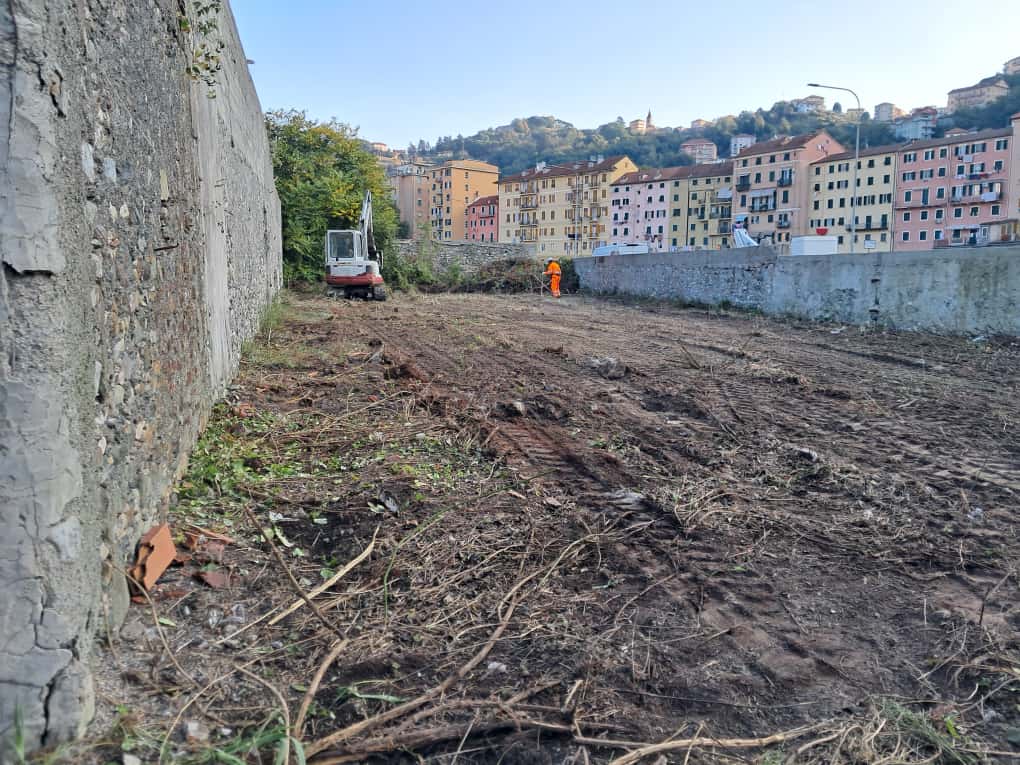 A Pontedecimo iniziano i lavori del nuovo parcheggio in via delle Fonderie Grondona A Pontedecimo iniziano i lavori del nuovo parcheggio in via delle Fonderie Grondona