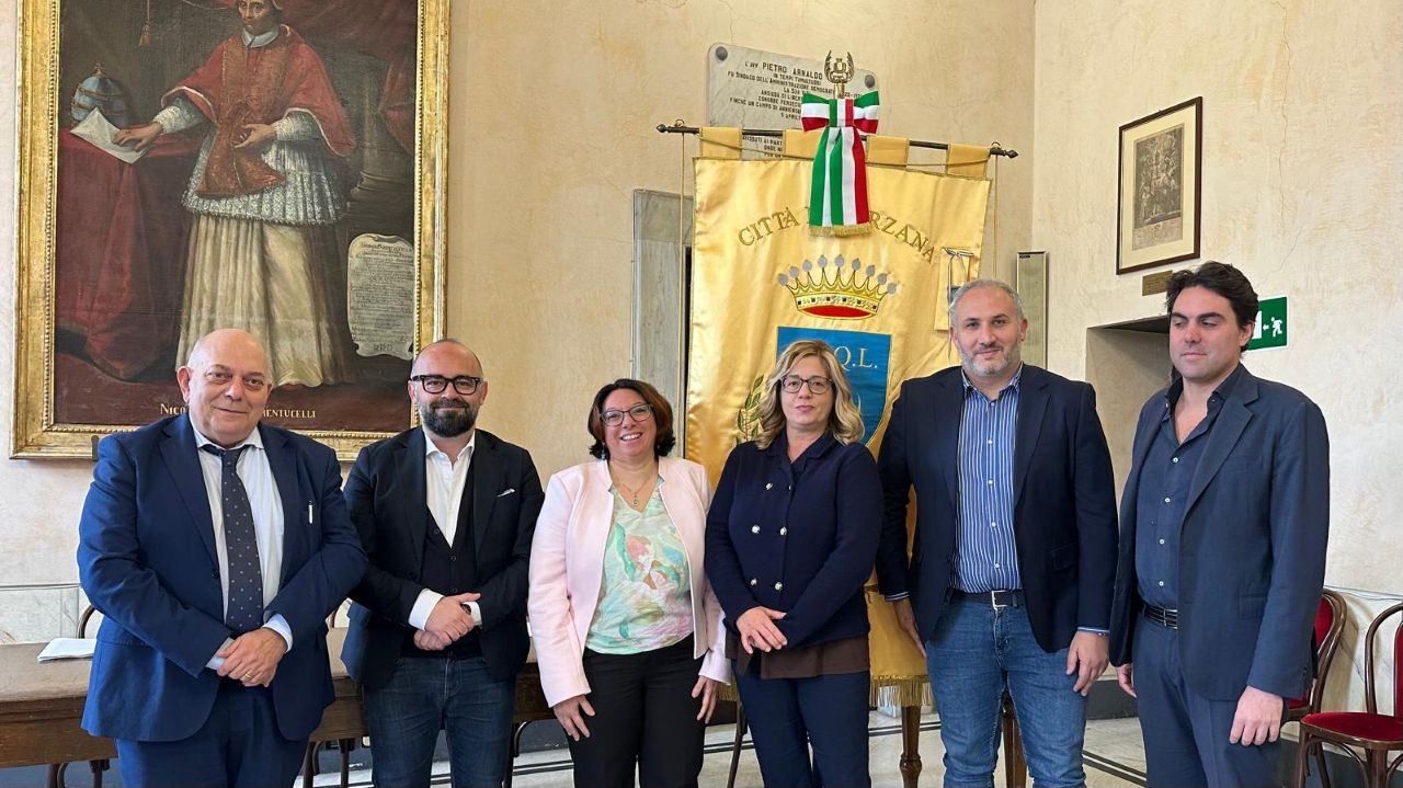 Sarzana, dal 1° gennaio 2026 i parcheggi a pagamento saranno gestiti dal Comune