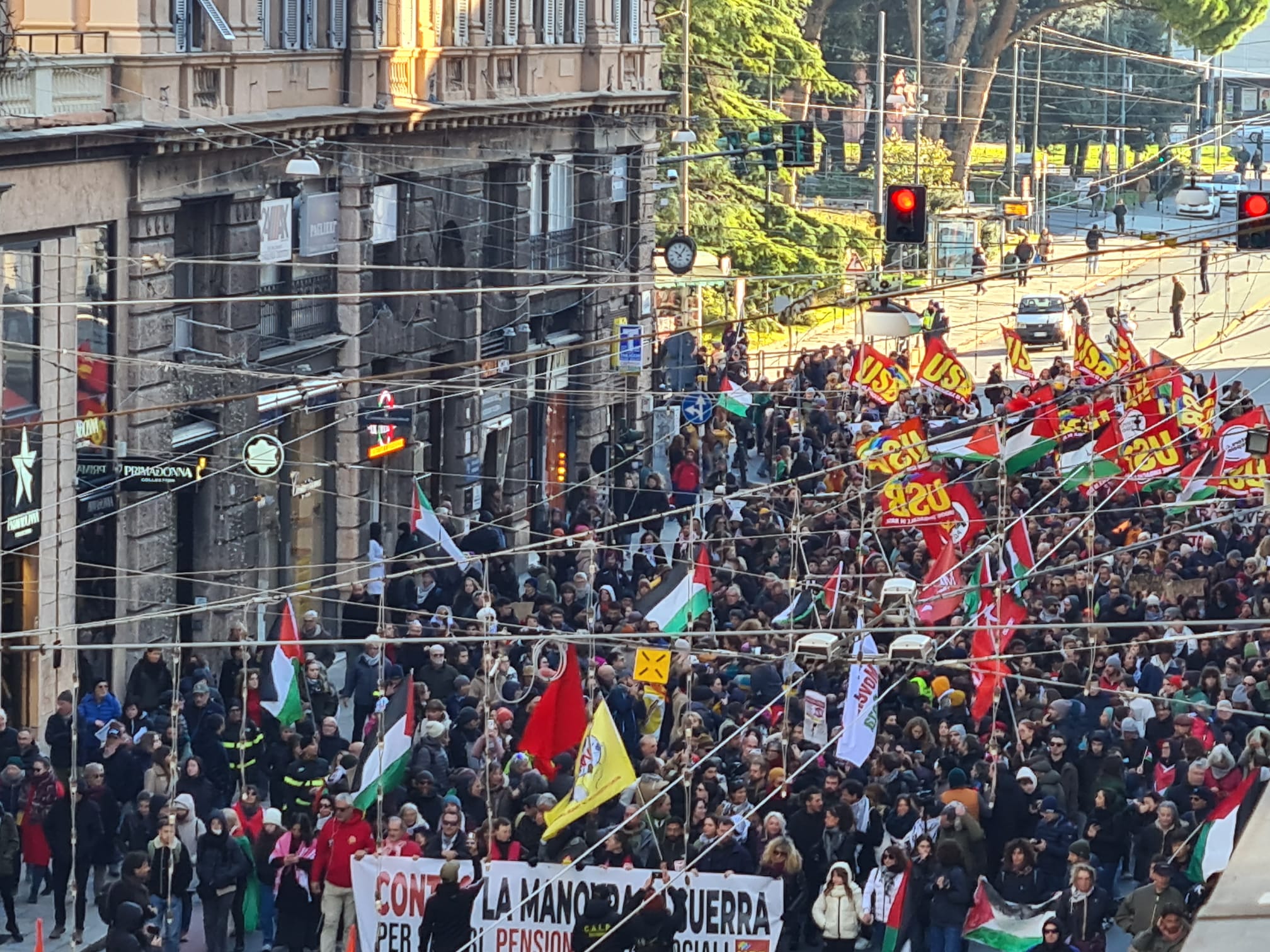 Sciopero generale dei sindacati di base in corso sino a stasera