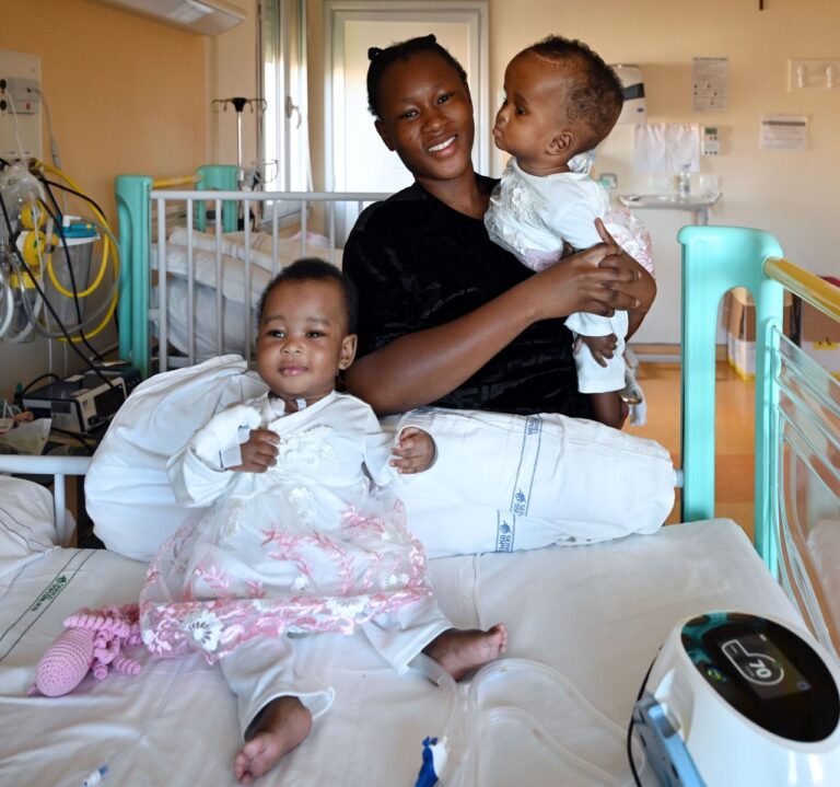 Ospedale Gaslini: le gemelle siamesi separate a giugno ritornano a casa in Burkina Faso