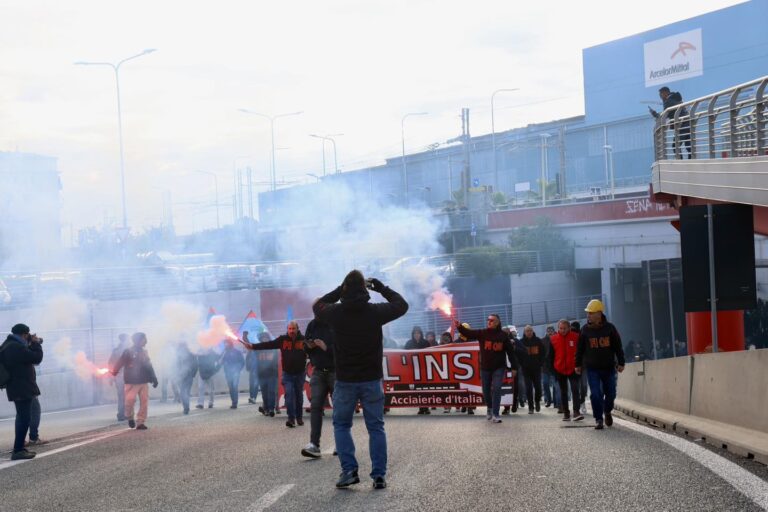 Ex Ilva, Urso convoca un tavolo sui siti di Cornigliano, Novi Ligure e Racconigi