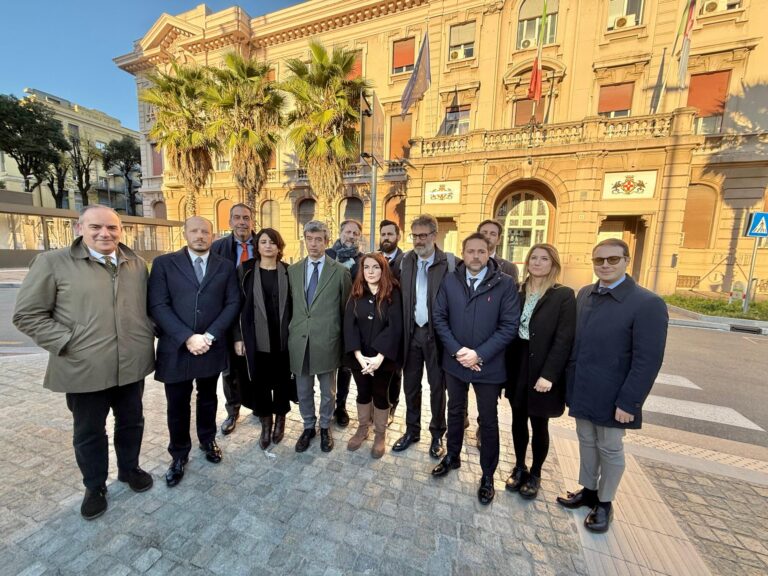 Sanità, le opposizioni in regione presentano la loro proposta di riforma in Liguria: territorio diviso in tre ambiti