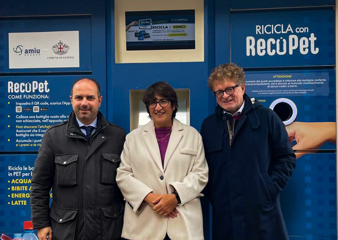 Amiu: inaugurato a Genova Quezzi un nuovo ecocompattatore per le bottiglie Amiu: inaugurato a Genova Quezzi un nuovo ecocompattatore per le bottiglie