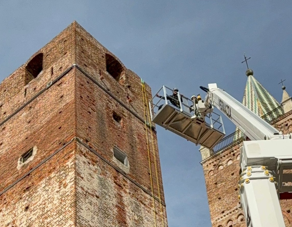 Albenga, in corso la manutenzione straordinaria della Torre Malasemenza