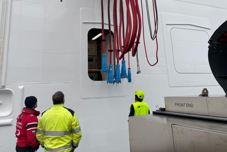 Elettrificazione delle banchine alla Spezia, secondo test con Costa Toscana