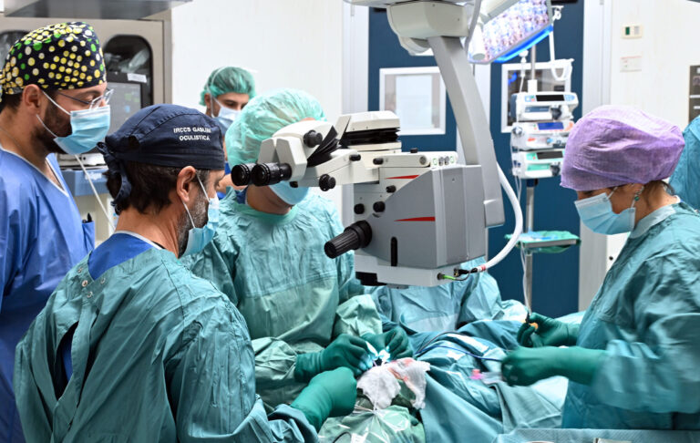 Gaslini, intervento senza precedenti in Italia su un bimbo di due anni con grave malformazione oculare