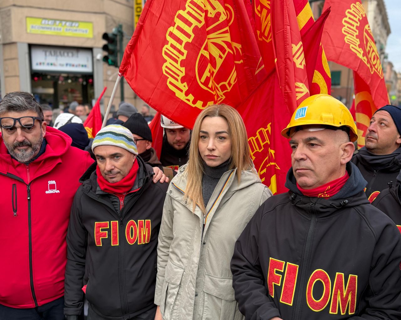 Sciopero dei metalmeccanici: corteo rientrato a Cornigliano, prosegue il blocco