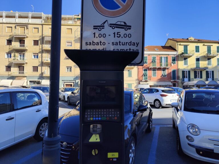 Ad Alassio 27 nuovi parcometri che consentono i pagamenti digitali