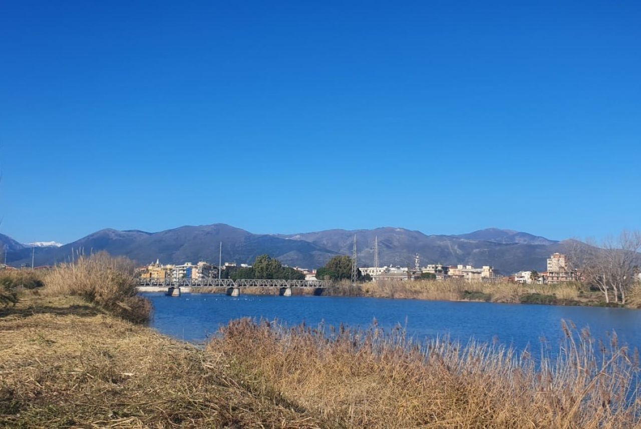 Albenga, iniziata la pulizia del fiume Centa