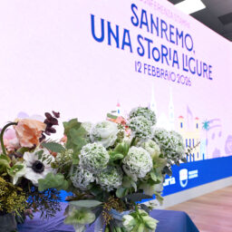 Tremila ranuncoli Pon Pon “Giannina” a Sanremo per finanziare il nuovo Gaslini