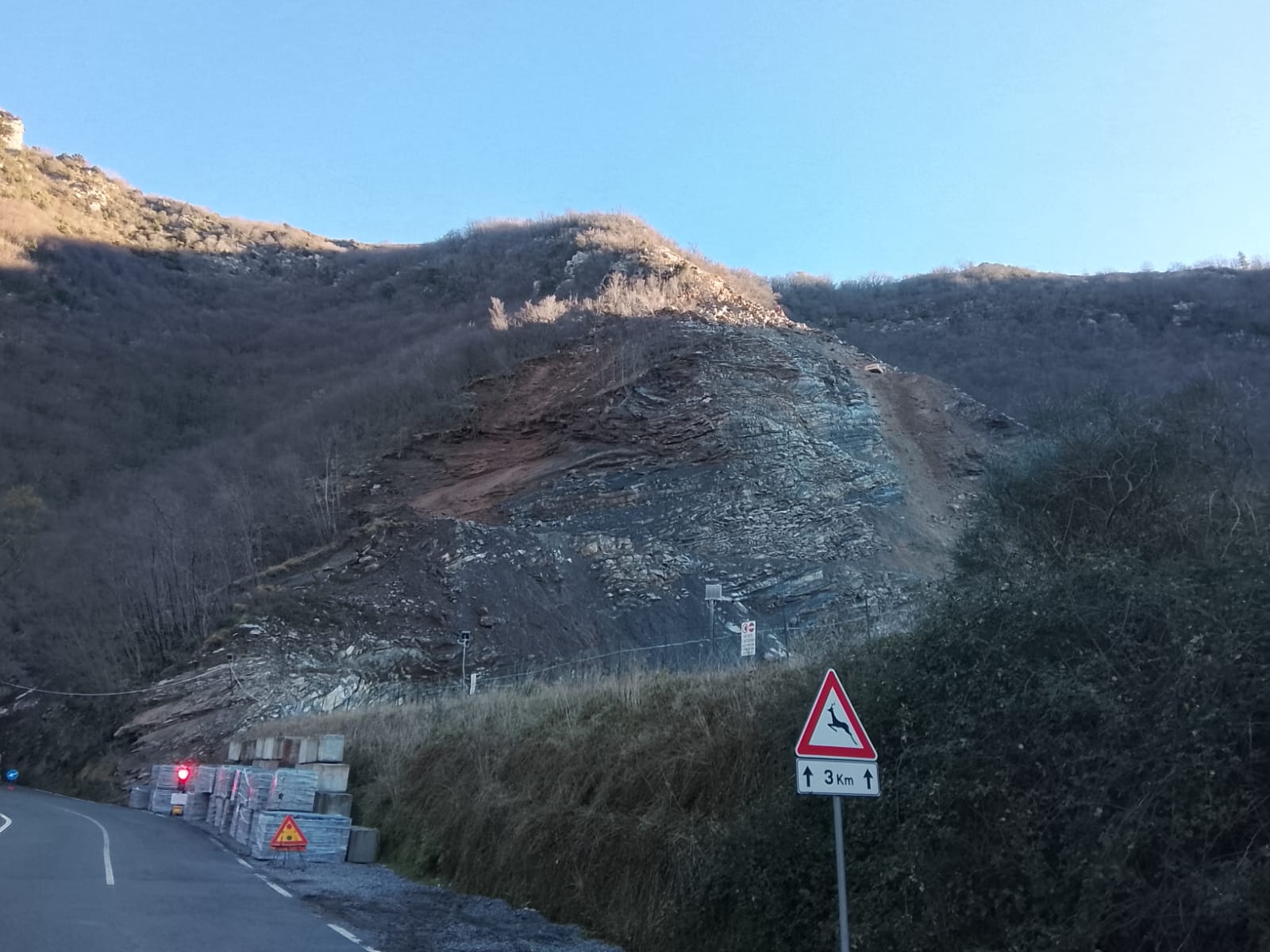 Frana sulla SP 26, Città metropolitana: “Società che gestisce la cava responsabile della sicurezza della scarpata”