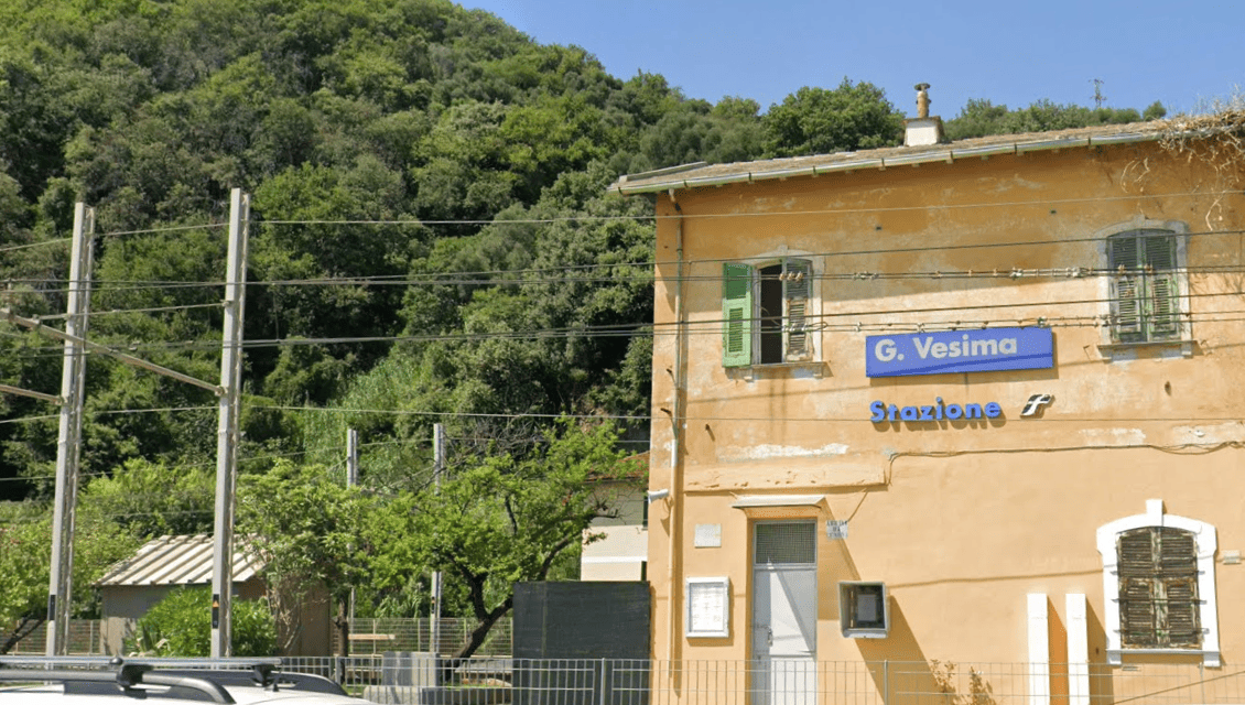 Frana sull’Aurelia, attivate fermate straordinarie alla stazione di Vesima