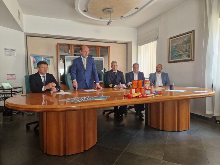 Conferenza stampa acam smaltimento razzi nautici