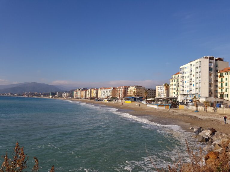 Fornaci_-_spiaggia