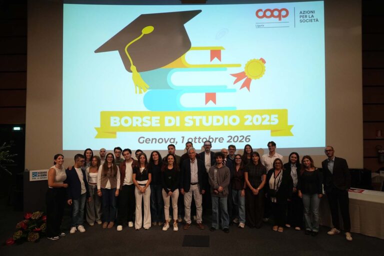 Cerimonia di consegna borse di studio per giovani a Genova