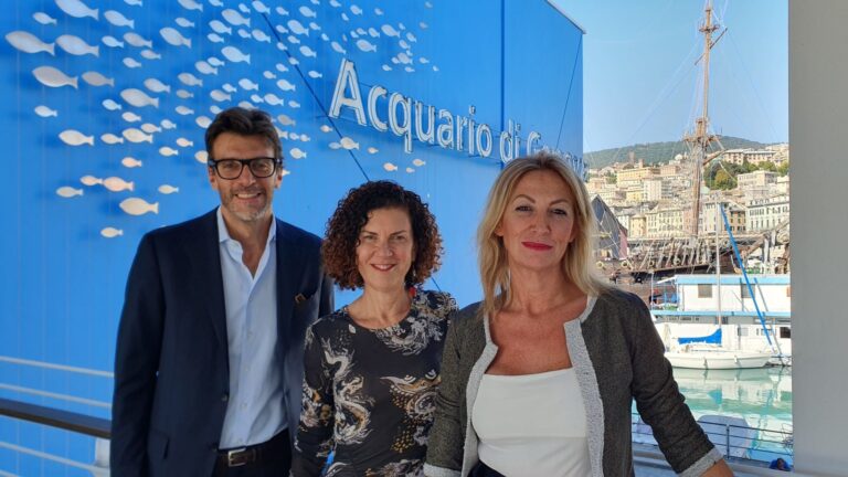 I tre nuovi dirigenti di Costa Edutainment, Gabriele Morisi, Silvia Bassignani e Irene Maccabruni, all'Acquario di Genova